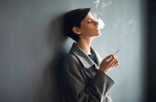 突发 软中华烟细支多少钱一包引发高端消费分层，鹤立鸡群
